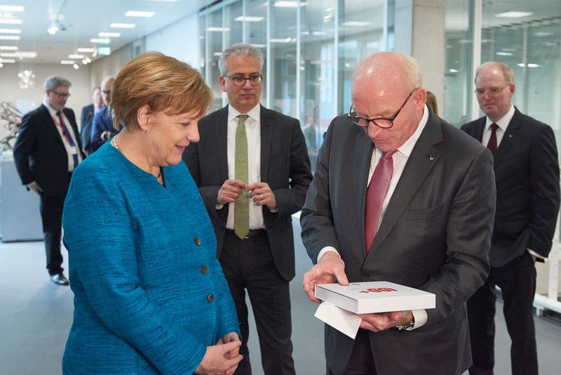 Bilder von der Eröffnung des neuen Forschungs- und Entwicklungszentrums im Rahmen des 100-jährigen Firmenjubiläums von Viessmann. (Viessmann)