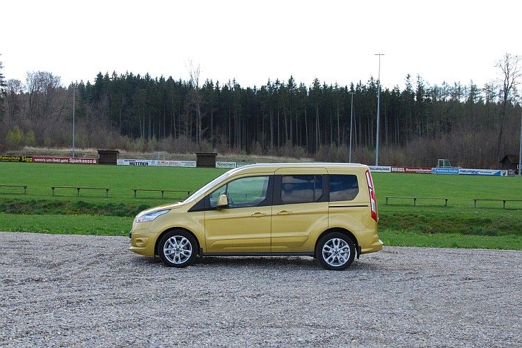 Für „Fußball-Moms“ und andere Kunden mit großem Platzbedarf: der Ford Tourneo Connect. (Foto: Rosenow)