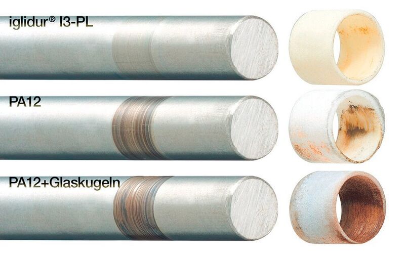 In Tests zeigte sich in der rotierenden Bewegung, verglichen mit iglidur I3-PL, der deutliche Verschleiss der Gleitlager aus SLS-Standard­materialien sowie der Edelstahlwellen.  (igus)