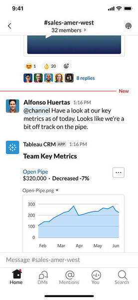 Slack ist mit Tableau integriert, um Analyse-Ergebnisse zu teilen, etwa auf einem Handy. (Salesforce)