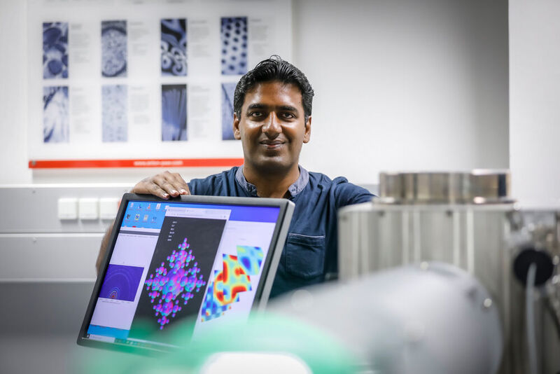 Qamar Abbas, Senior Scientist at the Institute of Chemistry and Technology of Materials at Graz University of Technology, is working on hybrid supercapacitors. (Lunghammer – TU Graz )
