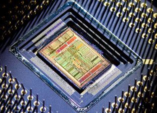 Anwendungsbeispiel: Überwachung des Qualifikationsprozesses von Mikrochips. (Bild:  Fraunhofer IGB)