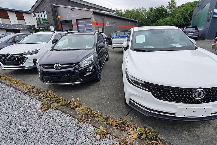 Selten dürfte dieses China-Trio sein: DFSK Glory IX5 und die beiden Baic-Modelle Senova X25 und X55. (Bild: Schreiner/»kfz-betrieb«)