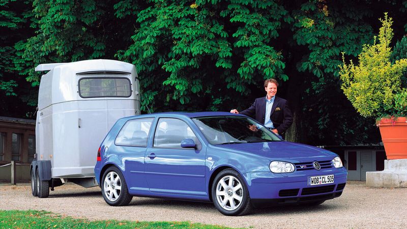 Bereits ab Generation 2 konnten Käufer ihren Golf auch mit Allradantrieb ordern („Synchro)“.1998 erschien auch die 4. Generation mit einem solchen. Er trug fortan die Bezeichnung „4Motion“.  Dieser verfügt als Neuheit über eine Kupplung der Firma Haldex, für das der Allrad-Spezialist Steyr-Daimler-Puch in Österreich eine Anwendung  entwickelt hat. Kernstück ist eine im Ölbad laufende Lamellenkupplung, die axial zusammengedrückt wird. Durch die Höhe des auf diese ausgeübten Drucks lässt sich das übertragbare Drehmoment variieren und damit die Kraftübertragung an die Hinterräder regeln. (Bild: Volkswagen AG)