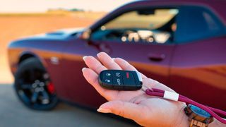 Zum Autokauf direkt die Restschuldversicherung: Diese Absicherung des Autokaufs soll künftig nur noch mit zeitlichem Versatz möglich sein. (Bild: frei lizenziert)