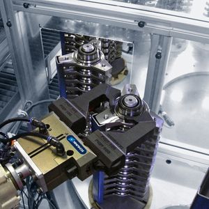 Die additiv gefertigten Schunk Greiferfinger lassen sich individuell an Werkstücke anpassen.