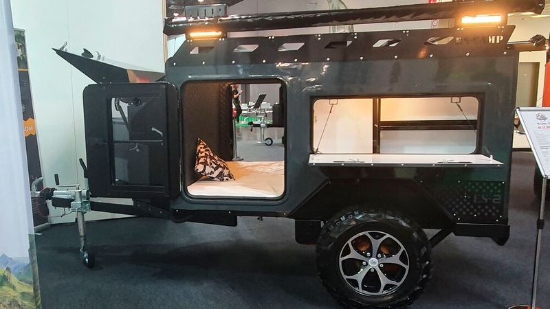 Offroadtaugliche Reisemobile oder Anhänger gibt es in Düsseldorf ebenfalls zuhauf. (Bild: Mauritz – »kfz-betrieb«)