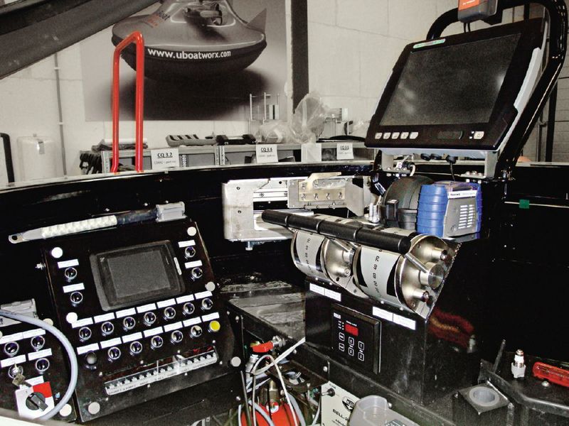 Alle wichtigen U-Boot-Daten werden dem Fahrzeugführer auf einem Industrie-PC angezeigt (Archiv: Vogel Business Media)