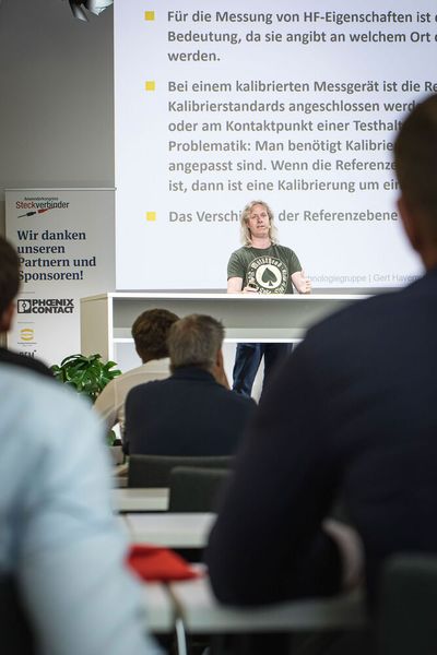 Steckverbinderkongress 2023 Tag 2: Kongress mit Trendthemen von PCF über DC-Steckverbinder, Hybridsteckverbinder, Qualifizierung, Single Pair Ethernet, Hands-on Workshops bis zu 3D-Druck und Konfektionierung. (Bild: Stefan Bausewein)