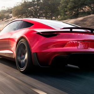 (Tesla)