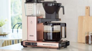 Soll Kaffee brühen wie von Hand: Der Moccamaster von Technivorm. Dafür setzt das Unternehmen auf hohe Qualität im Produkt und in der Produktion. (Bild: Moccamaster)