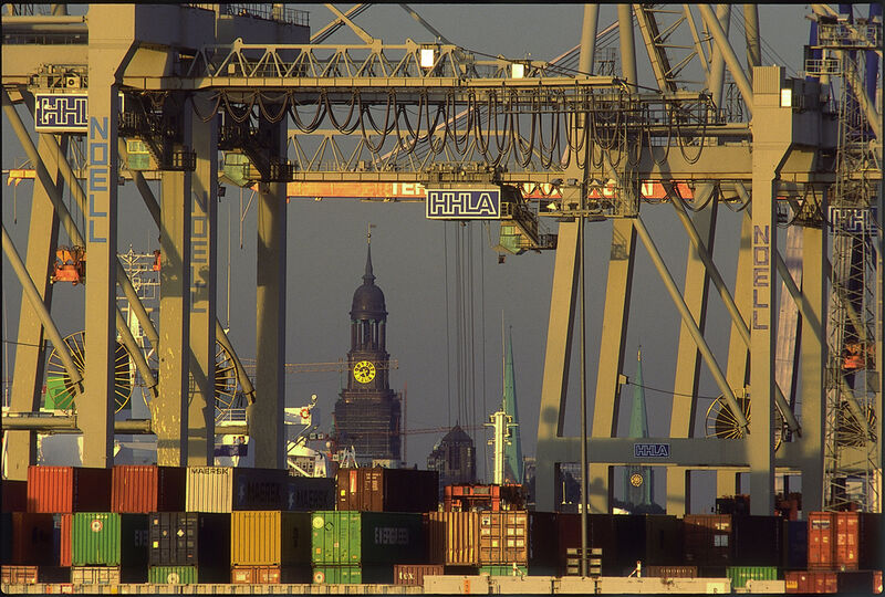 Im Hamburger Hafen wurden 2006 insgesamt 134,9 Mio, t Güter umgeschlagen.  Bilder: Hafen Hamburg (Archiv: Vogel Business Media)