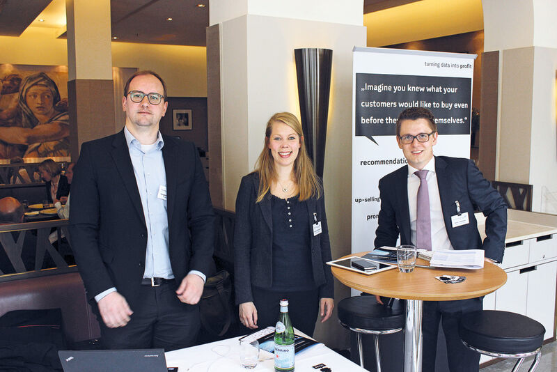 (v. l.) Sebastian Hanhues, Sophie Große Ostendorf, Structure Research und Daniel Hagemeier, Host Europe Group (Bild: IT-BUSINESS)