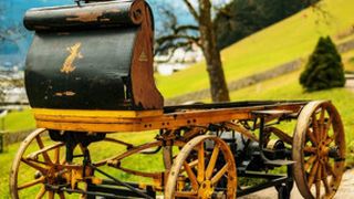Stammvater Porsche P1: Seit Januar erst hat das kutschenähnliche Gefährt aus dem späten 19. Jahrhundert einen Ehrenplatz im Zuffenhausener Porsche-Museum. (Foto: Porsche)