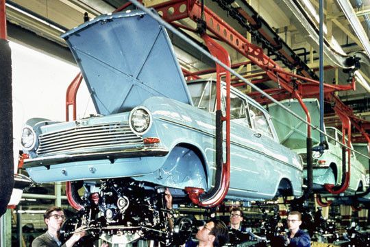 So sah die Kadett-Produktion im Opel-Werk Bochum ums Jahr 1964 aus. (Foto: Opel)