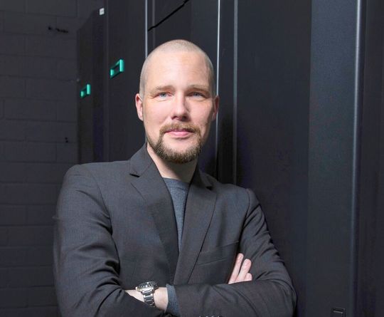 Neues KI-Sprachmodell! Jonas Andrulis, CEO und Gründer von Aleph Alpha: „Wir sind stolz, dass wir jetzt nicht nur eine leistungsfähigere Generation anbieten können, sondern auch die einzige Option am Markt sind, die dies mit Erklärbarkeit, Reproduzierbarkeit und Vertrauen tut!“ Neues KI-Sprachmodell! Jonas Andrulis, CEO und Gründer von Aleph Alpha: „Wir sind stolz, dass wir jetzt nicht nur eine leistungsfähigere Generation anbieten können, sondern auch die einzige Option am Markt sind, die dies mit Erklärbarkeit, Reproduzierbarkeit und Vertrauen tut!“