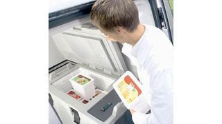 Ohne zuverlässige und für jeden Einsatzzweck geeignete Technik wie die der Kühlcontainer Cool-Freeze lassen sich empfindliche Lebensmittel nicht zeitnah ausliefern. Bild: Dometic Waeco (Archiv: Vogel Business Media)