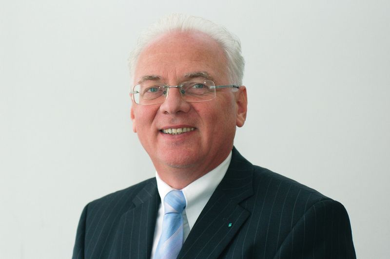 Prof. Dr. Berndt Brenner, Fraunhofer-Institut IWS: „Im Vergleich zu herkömmlichen thermischen Fügeverfahren weisen die neuen Verbindungen eine deutlich höhere Duktiliät auf.“ (Bild: Fraunhofer-Institut IWS)