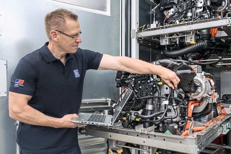 Rolls-Royce Power Systems baut derzeit in Friedrichshafen einen Demonstrator auf, mit dem künftig die nachhaltige und klima­freundliche Stromversorgung auf Basis von Brennstoffzellen erprobt wird.  (Rolls-Royce Power Systems AG)