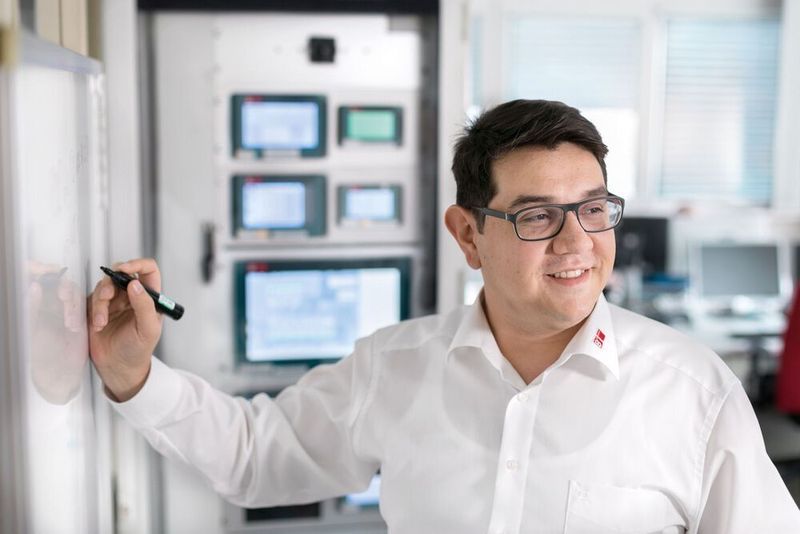 Konstantinos Arabatzis, Produktmanager, Berghof Automation and Control Solutions: Jetzt, mit dem Compute Module 4, sind wir in der Lage, mit diesen Geräten genau den ‚sweet spot‘, also die optimale Zone, zwischen Rechenleistung und Kosten zu treffen.“ (Berghof)