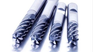 Neue 5-schneidige VHM-Schaftfräser von Dormer Pramet. Sie ergänzen mit drei weiteren 4-Schneidern jetzt das S7-Sortiment für schwer zerspanbare Werkstoffe. Ein um 25 % flotterer Vorschub winkt damit. (Dormer Pramet)