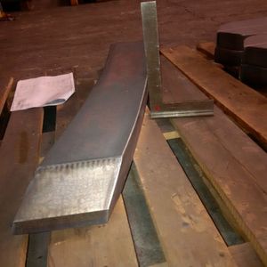 Sichere Reproduzierbarkeit: Jebens fertigt mit einem Brennschneidroboter Schnitte, deren Winkel sich entlang der gesamten Schnittkante beliebig verändern und setzt damit neue Maßstäbe als führender Spezialist für komplexe Schweißbaugruppen.