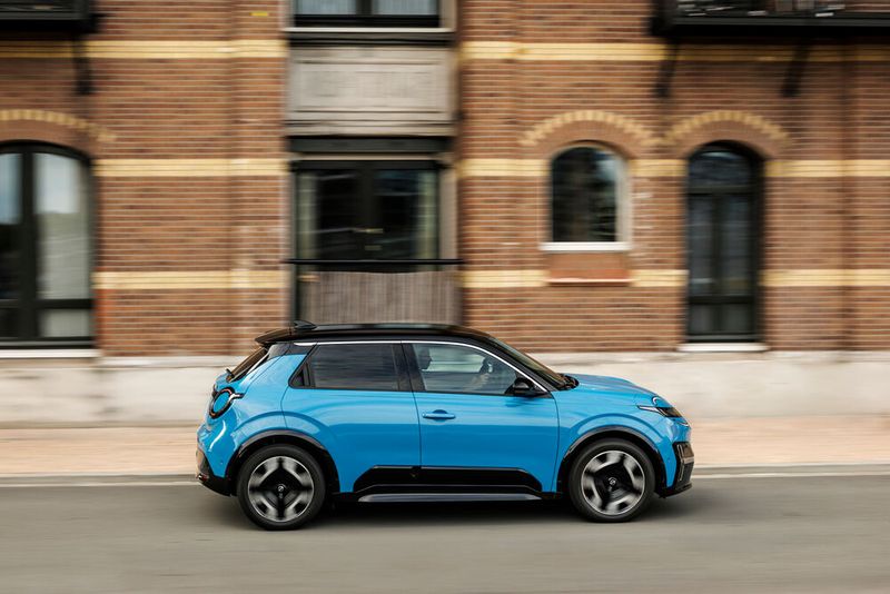 Die Neuauflage basiert auf dem Renault 5 (Bild: Nissan)