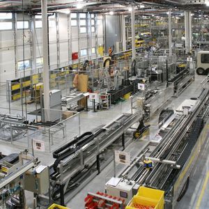 Igus hat jetzt sein Testlabor für Energieketten und Leitungen umfassend erweitert auf 1.030 Quadratmeter. An über 70 verschiedenen Prüfständen werden permanent neue Standardprodukte und kundenspezifische Energieketten getestet. 