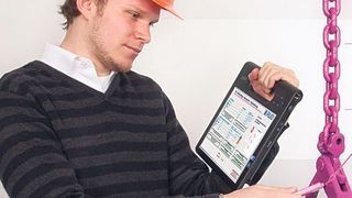 Mit handlichen Hochfrequenz-Lesegeräten kann die individuelle Chip-Nummer in Metall sicher und schnell ausgelesen werden.  Bild: Rud (Archiv: Vogel Business Media)