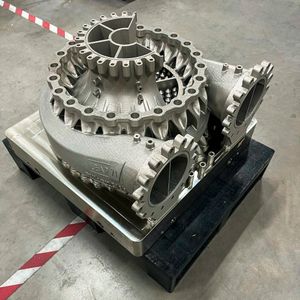 Noyron generiert das gesamte Triebwerksdesign aus abstrakten Spezifikationen ohne menschliches Eingreifen innerhalb weniger Stunden. Das Ergebnis ist ein funktional integriertes Bauteil, das keine Montage erfordert und mit minimaler zusätzlicher Nachbearbeitung an den Prüfstand gebracht werden kann. (Bild:  Nikon SLM)