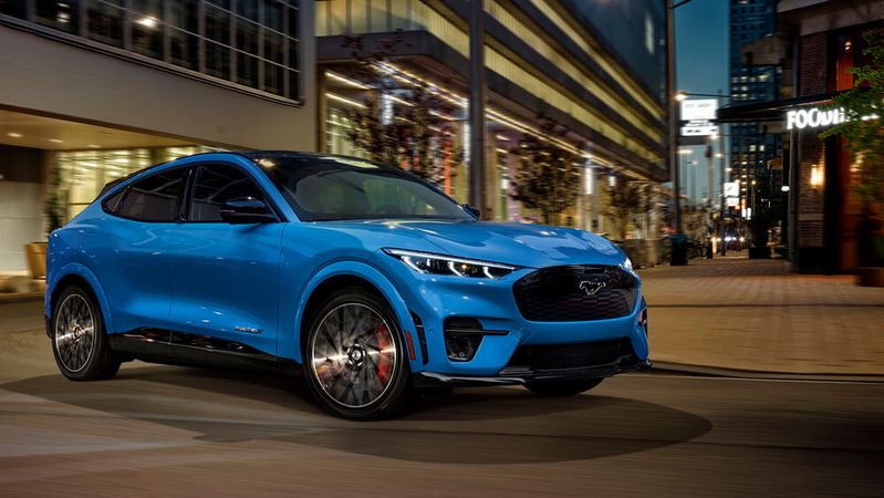 Ford steigt mit dem 465-PS-Elektro-Crossover Mach-E ins E-Geschäft ein.(Bild:  Ford)