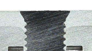 Der Vollstanzniet VSN ist universell nutzbar zum Fügen höchstfester sowie stempelseitig nicht umformbarer Werkstücke und zum mehrlagigen Fügen. (Tox Pressotechnik)