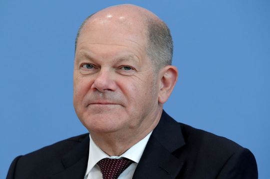 Bundeskanzler Olaf Scholz weilt in China. Heute gab es Gespräche mit dem Ministerpräsidenten Li Qiang. Wie Scholz bekräftigt, hat er dabei auch gewisse unfaire Methoden mit Blick auf deutsche Unternehmen angesprochen, die deshalb in China nicht recht vorankommen ...(Bild:  Associated Press)