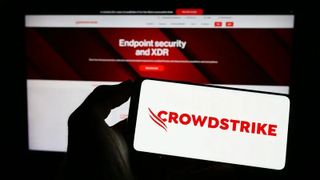 Systemstreik bei Crowdstrike! Der Softwareanbieter Crowdstrike hat letzten Freitag ein Update seiner IT-Sicherheitssoftware Falcon Sensor durchgeführt. Kurz darauf ging bei Flughäfen, Banken, Versicherungen und Automobilbauern so gut wie nichts mehr ... (Bild: Crowdstrike)