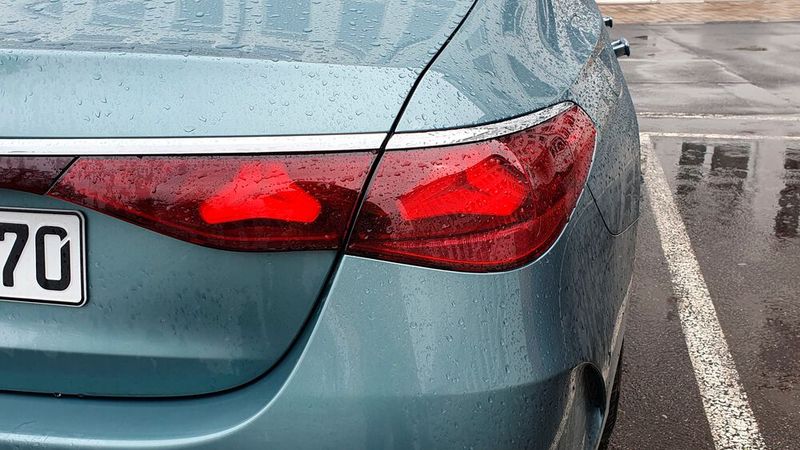 ... oder in den Heckleuchten, oder auf den Boden projiziert beim Öffnen der Türen. (Bild: Mauritz – VCG)