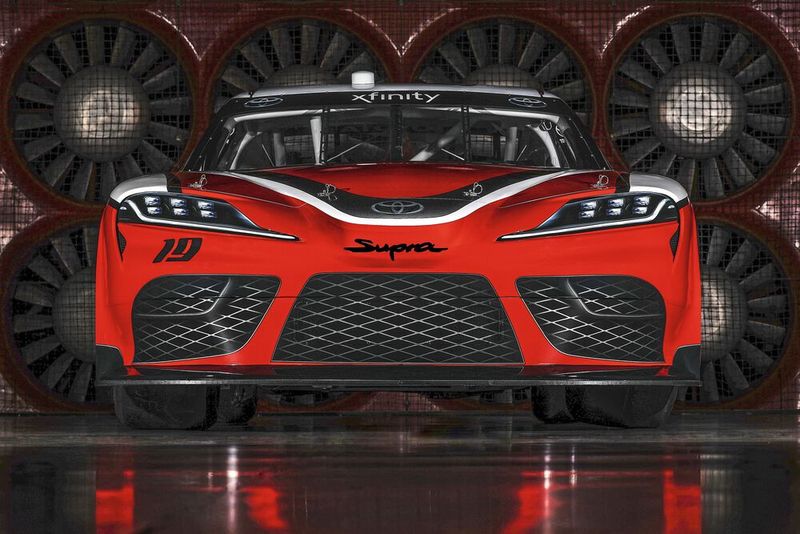 Für die Neuauflage hat Toyota mit seinen Tochterunternehmen Toyota Racing Development (TRD) und Calty Design Research intensiv am Rennwagen gefeilt. Beide Firmen verfügen über umfangreiche NASCAR-Erfahrung. (Bild: Michael L. Levitt/Toyota)