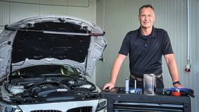 Trainer und Kfz-Klimaanlagenexperte Andreas Lamm bringt die Teilnehmer auf den neuesten Stand in Sachen Kältemittel. (Bild: Klimacheck.com)
