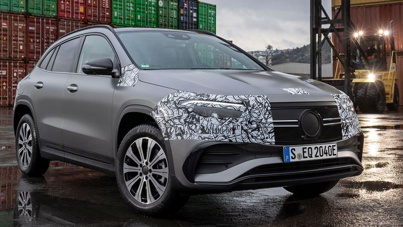 Los geht es mit dem EQA 250, den ein 140 kW/190 PS-Motor über die Vorderachse antreibt. (Bild: Benjamin Bessinger)
