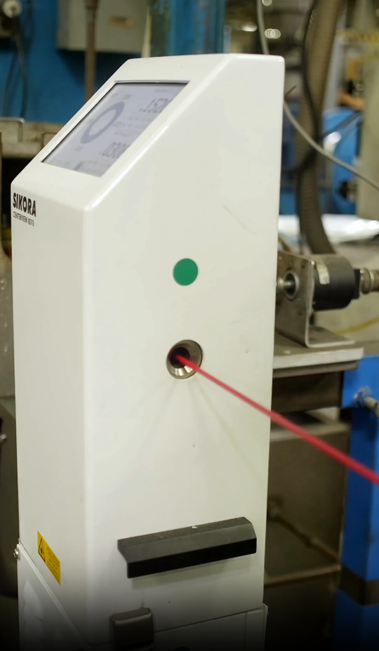 Alle Hauptproduktionslinien von Lake Cable sind mit einem zentralen Messsystem ausgestattet: dem Centerview 8000 von Sikora.(Bild:  Sikora)