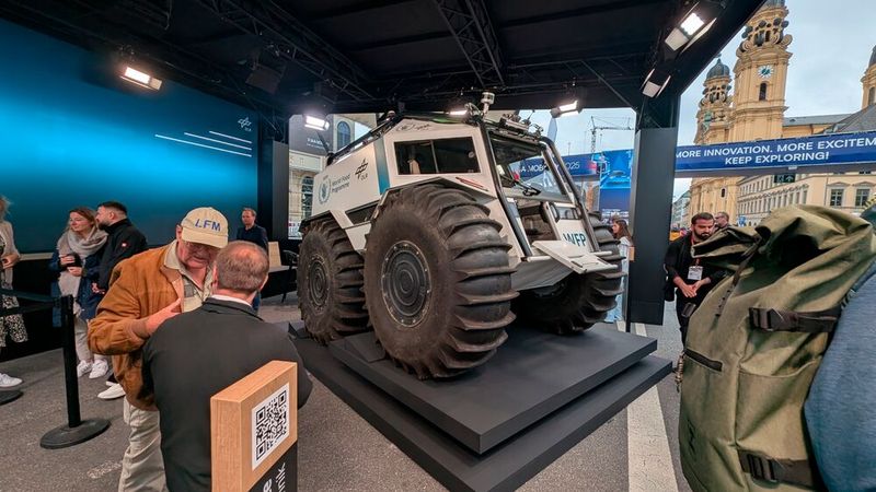 Neben Pkw-Modellen gibt es in München auch andere Fortbewegungsmittel zu sehen. (Bild: Mauritz – VCG)