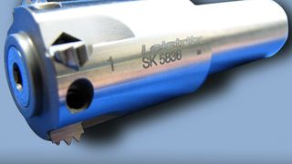 Unterschiedlich große Sondergewinde können jetzt mit dem auf der AMB erstmals gezeigten, einstellbaren Gewindebohrer von Leistritz mit nur einem Werkzeug bearbeitet werden. (Bild: Leistritz)