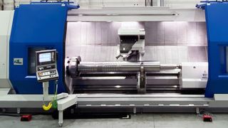 Arbeitsraum des Dreh-Fräszentrums N40MC mit Werkstück Seiltrommel. (Niles-Simmons)