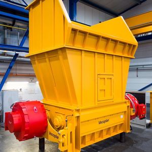 Der Sackaufreißer 250 T von Vecoplan macht das Recyceln von in Säcken verpackten Werststoffen noch effizienter, heißt es.