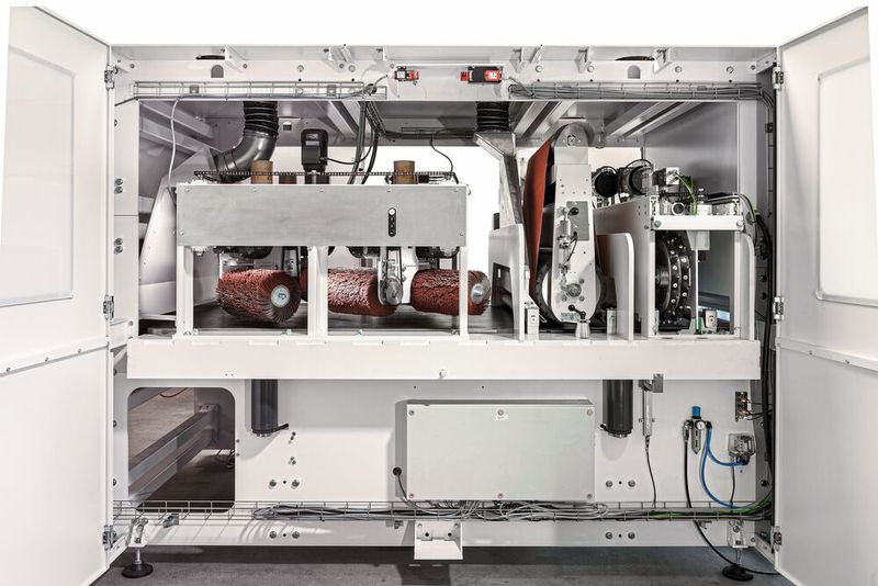 Durch Aggregate ist das vorgeschaltete mechanische Abschlagen der Schlacke von plasma- und autogengeschnittenen Teilen effektiv und reduziert die Werkzeugkosten.(Bild:  Lissmac)