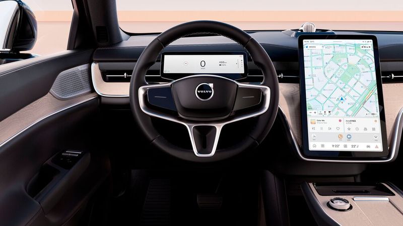 Schalter und Taster hat Volvo aus dem Innenraum verbannt: Als zentrales Bedienelement fungiert ein 14,5 Zoll großer Touchscreen. (Bild: Volvo)