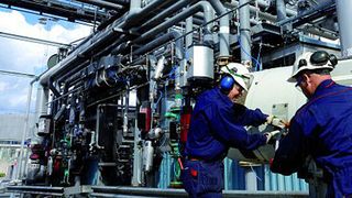 Wo gearbeitet wird, können Fehler passieren – geeignete Methoden und Systeme für einen wirksamen Arbeits- und Gesundheitsschutz können die Unfallrisiken jedoch minimieren. (Bild: TÜV Süd)