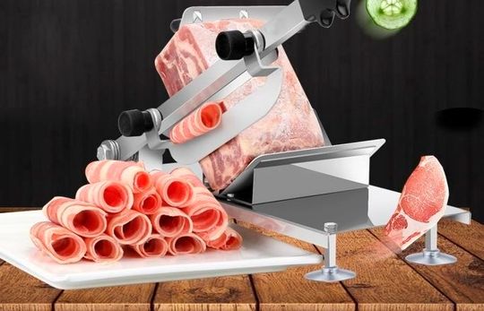 Haben Sie sich schon mal gefragt, was eigentlich genau passiert, wenn Sie Wurst schneiden? Wenn ja, dann lesen Sie diesen Beitrag, denn es geht bei dieser Forschung um weit mehr als das ...(Bild:  Cuttomoro)