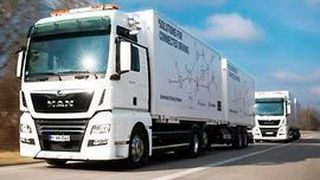 Im Rahmen der Forschungs-Kooperation zwischen DB Schenker, MAN Truck & Bus und der Hochschule Fresenius  werden vernetzte Lkw-Kolonnen über mehrere Monate im realen Logistikeinsatz auf der A9 zwischen München und Nürnberg getestet. (MAN)