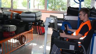 Gepäckverladung mit dem Load Commander im Showroom. (Bild: Eckelmann)