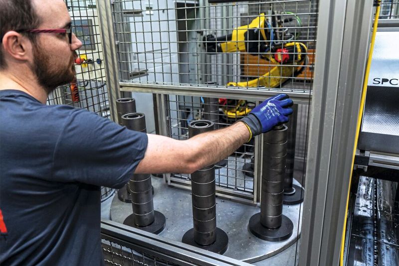 Automatisierte Emag VL 2-Anlagen: Die konsequente Automatisierung ermöglicht Penn, auch im Hochlohnland Österreich wettbewerbsfähig zu produzieren. (Bild: Emag)